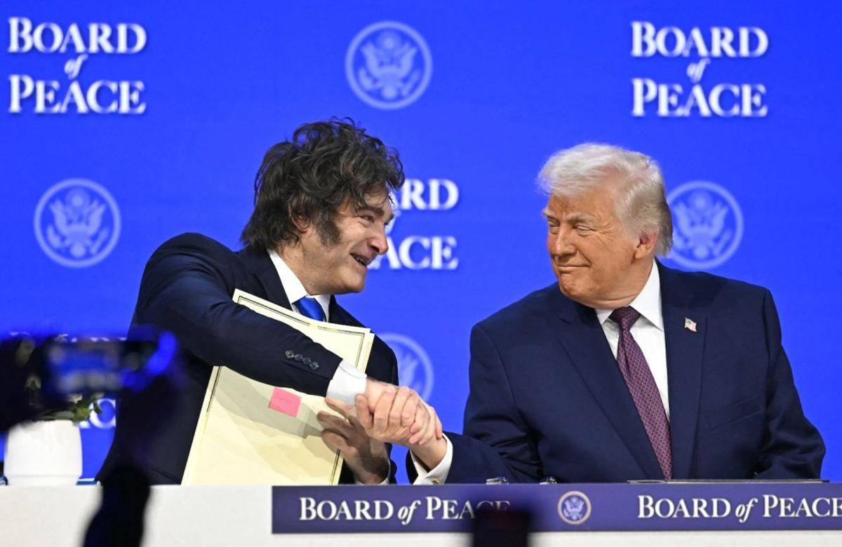 特朗普踏上北京的红地毯前，先准备开一场反华峰会？