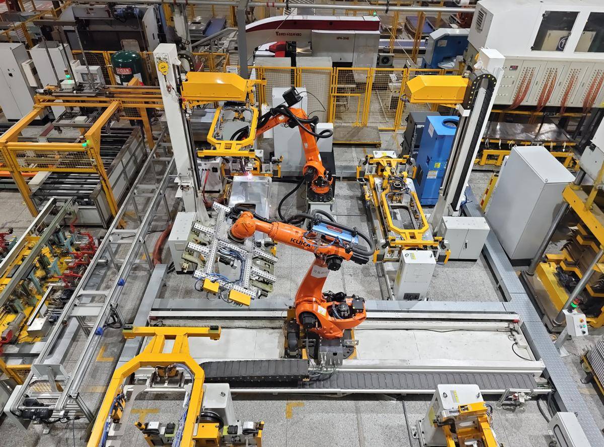 特朗普踏上北京的红地毯前，先准备开一场反华峰会？